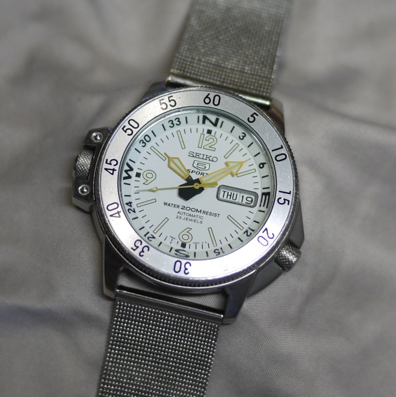 White is Mod custom Example of the atlas SKZ207K1 SEIKO 5 .club