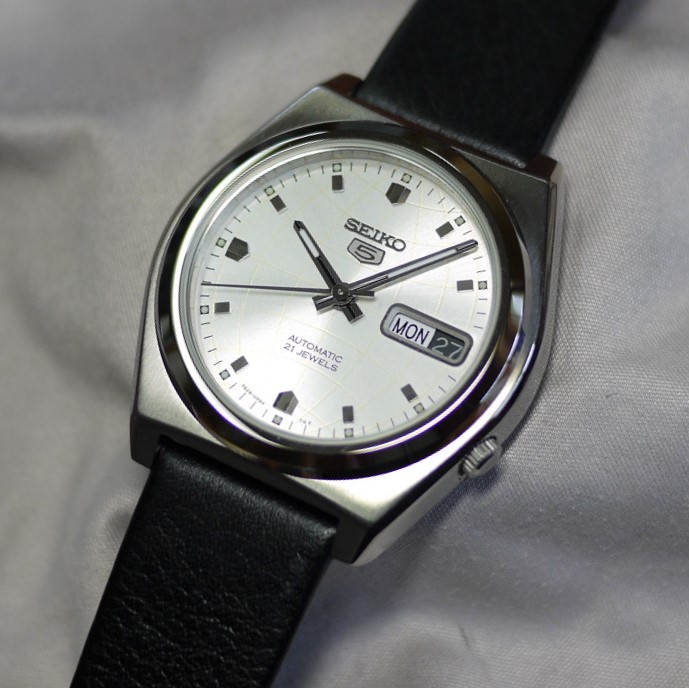 This is an example of a 3-needle mod (custom) for regular 5 (SNK661K1) cushion  case! - SEIKO 5 .club